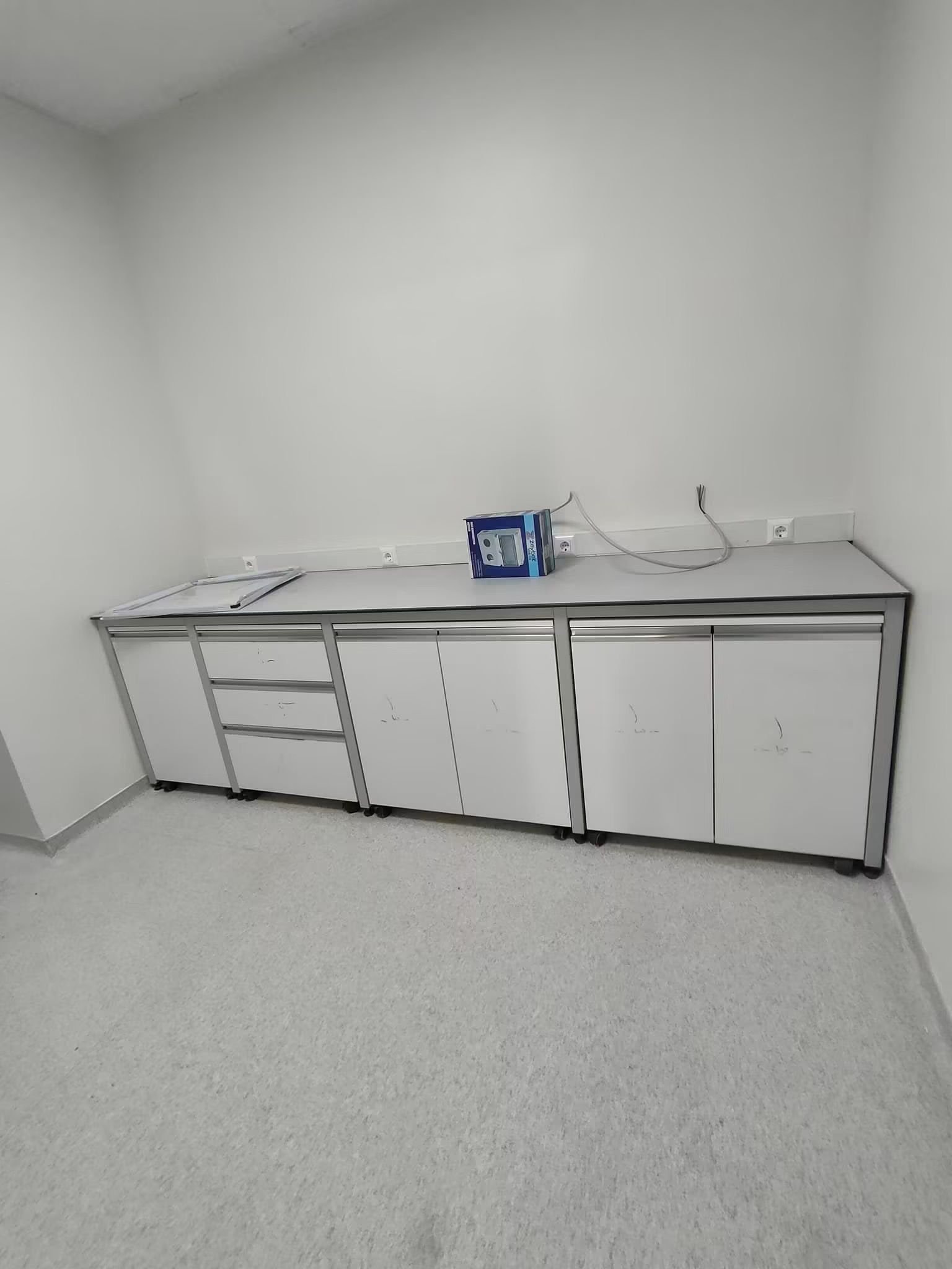 TNCLAB Laboratuvar Genel Görünüm Orta Tezgah